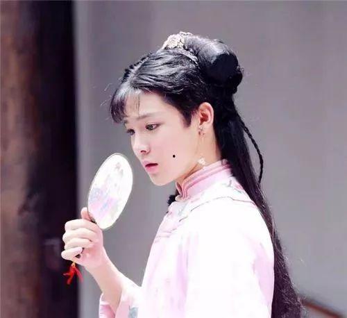 侯明昊女友爆料视频最新,揭秘明星恋情背后的真相！”